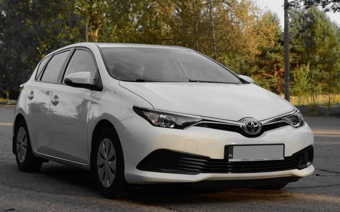 podkarpackie Toyota Auris cena 44500 przebieg: 170000, rok produkcji 2016 z Zawiercie